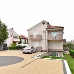 Apartments Villa Visnjik